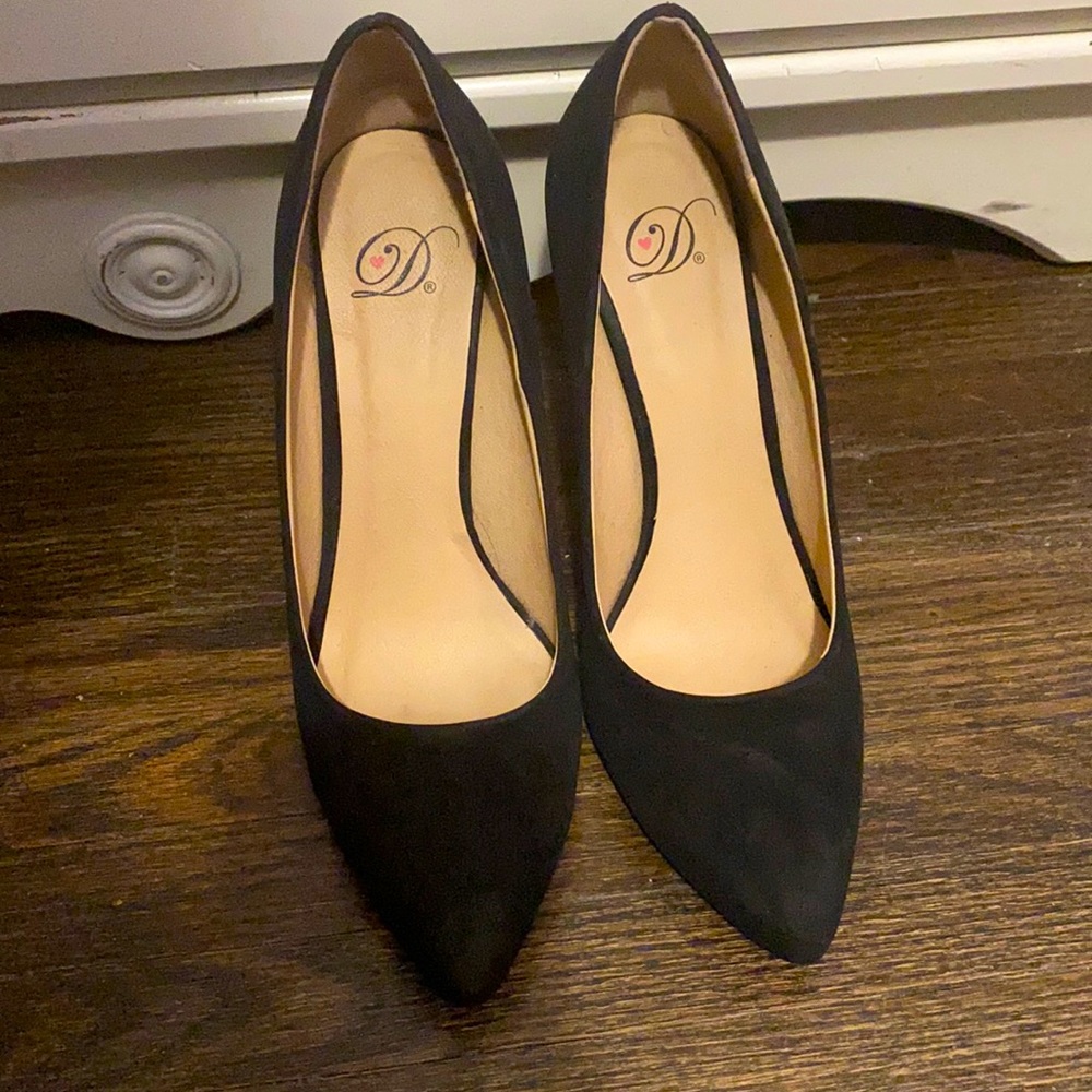 Faux leather 4” pumps